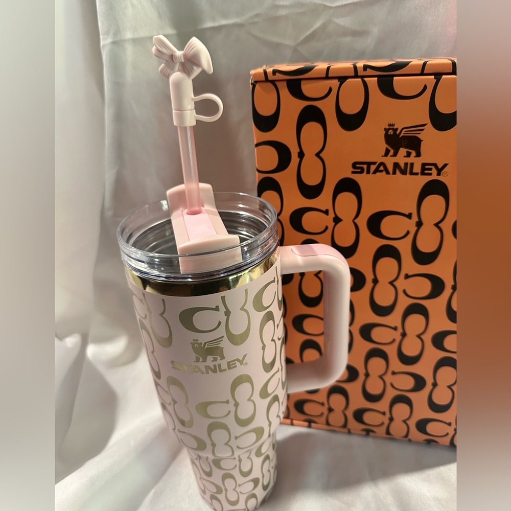 Stanley x Coach H2.0 FlowState Quencher tumbler 40 0z Pink - Picture 2 of 3